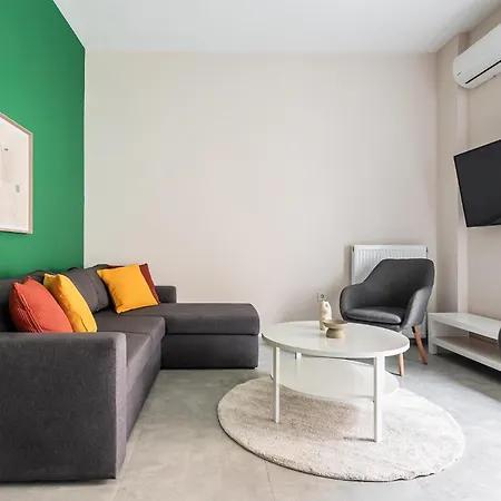 Snug By Zoia Living Apartment