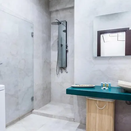 Beautiful Elegant Next To Monastiraki