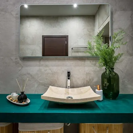 Beautiful Elegant Next To Monastiraki Apartment *