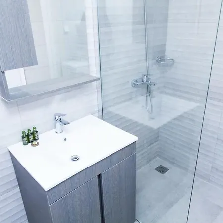 Modern Beauty In Central Area Apartment