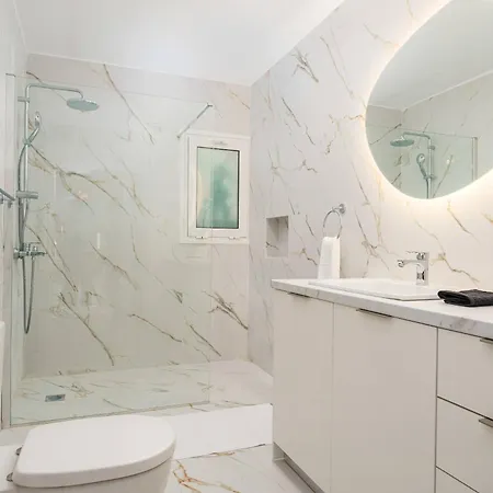 Voula Luxury Modern Living 1 Bd Apt With Garden *