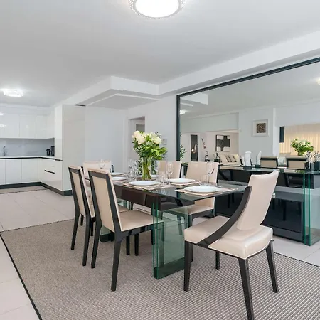 Voula Luxury Modern Living 1 Bd Apt With Garden