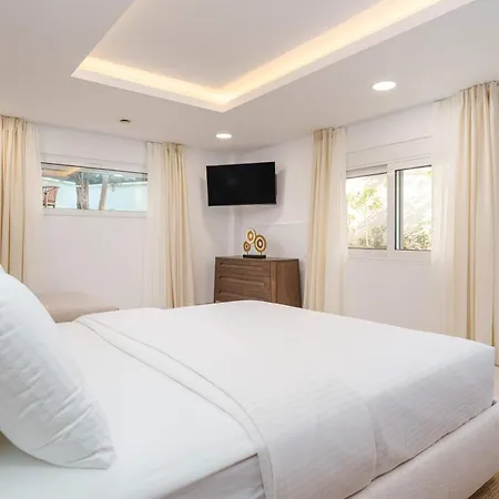 Voula Luxury Modern Living 1 Bd Apt With Garden Villa *