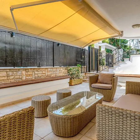 Villa Voula Luxury Modern Living 1 Bd Apt With Garden *