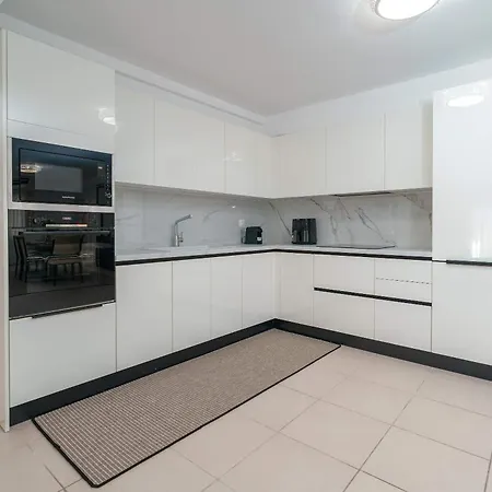 Voula Luxury Modern Living 1 Bd Apt With Garden *