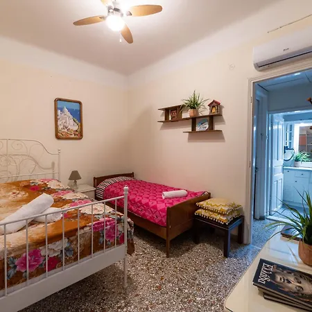 Acropolis Crib Spot * Athens