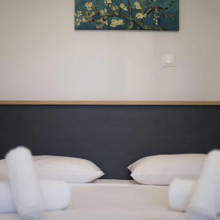 Just Cozy Fully Renovated Apartment *