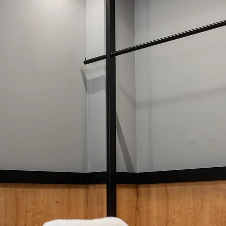 Elegant Minimal