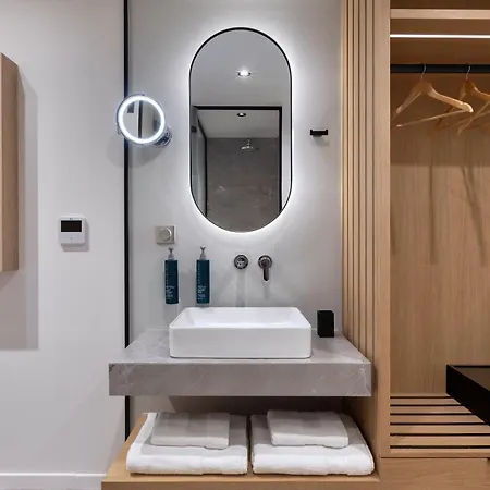 Hilton Garden Syggrou Avenue 호텔 4*