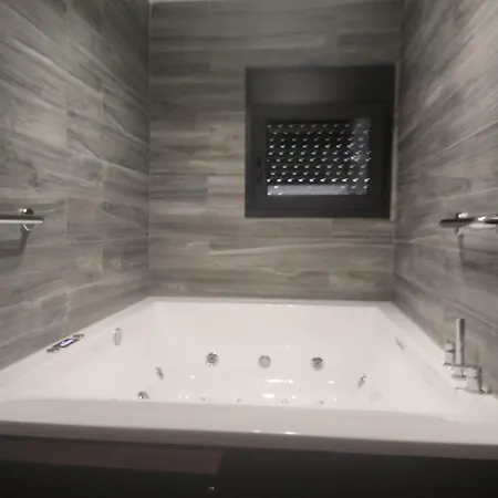 Apartment Fabilicious - 2 Apartments- Romantic Jacuzzi & Spacious Family Comfort *