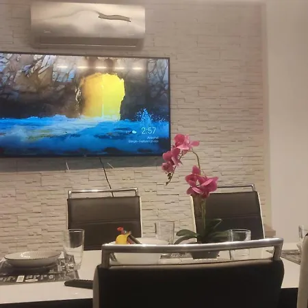 Fabilicious - 2 Apartments- Romantic Jacuzzi & Spacious Family Comfort *