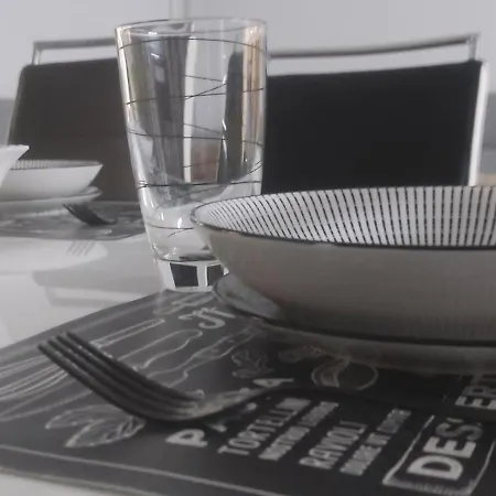 Fabilicious - 2 Apartments- Romantic Jacuzzi & Spacious Family Comfort Athens