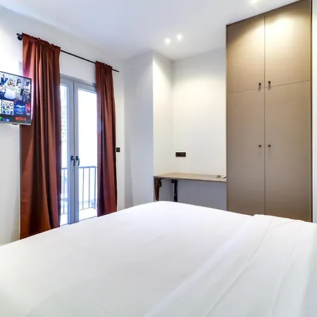 מלון Abov Acropolis 4*