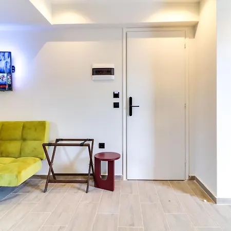 Abov Acropolis מלון 4*