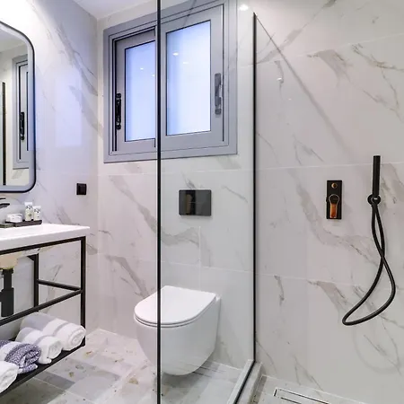 Abov Acropolis מלון 4*