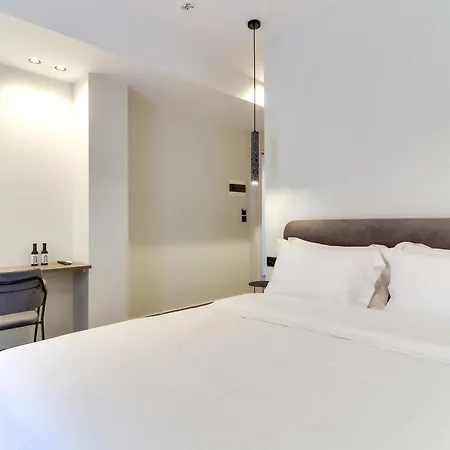 Abov Acropolis 4*