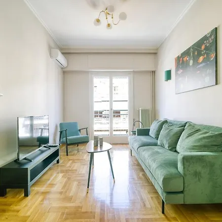 Spacious 3 Bedroom Flat At Metro Athens