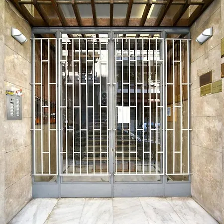 Apartment Spacious 3 Bedroom Flat At Metro Athens