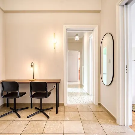 Spacious 3 Bedroom Flat At Metro Athens