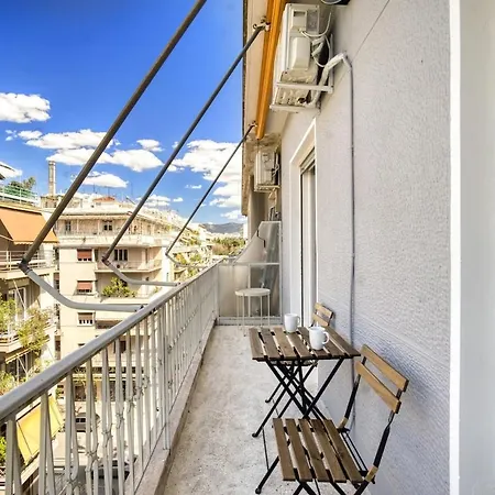 Apartment Spacious 3 Bedroom Flat At Metro Athens