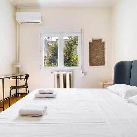 Spacious 3 Bedroom Flat At Metro Athens