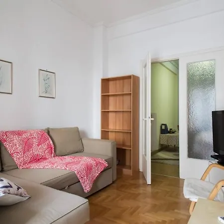 Cosy House Near Metro *
