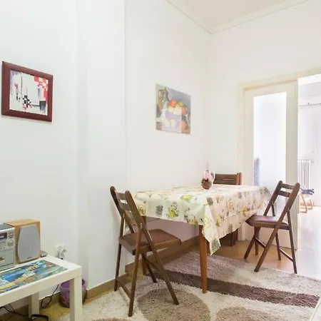 Cosy House Near Metro Apartment *
