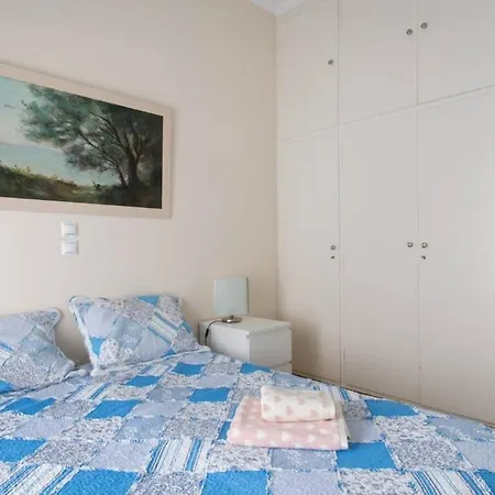 Cosy House Near Metro Apartment
