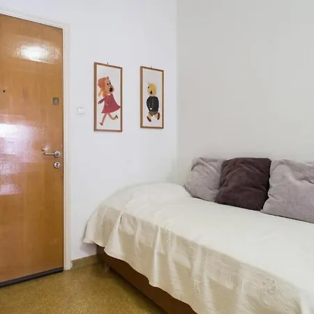 Cosy House Near Metro Apartment *