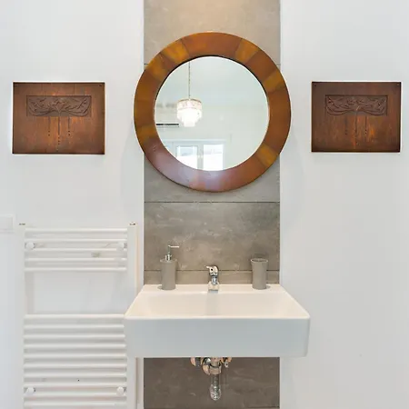 Circle Mirror Center Athens