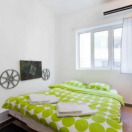 Apartment Circle Mirror Center