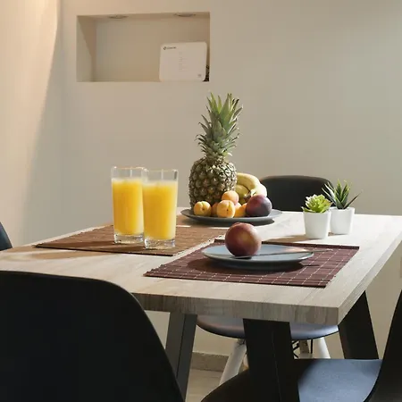 Comfortable At The Foot Of The Odeon Of Herodes Atticus Apartment