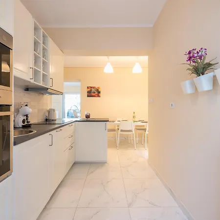 Comfort & Light Family-friendly Apartment