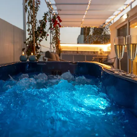 Aristotelus Jacuzzi & Acropolis View Athen