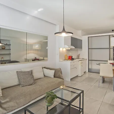 Milanou Glyfada G1 First Apartment *
