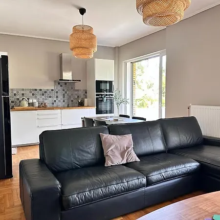 Διαμέρισμα Uptown Suburb *