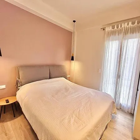 Peaceful 3 Bedroom In Center אתונה
