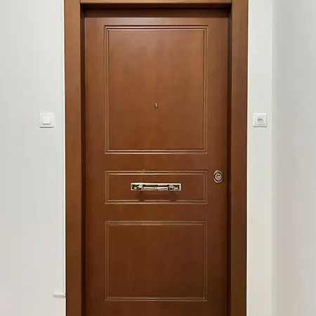 Apartment Spacious Modern In Near Metro