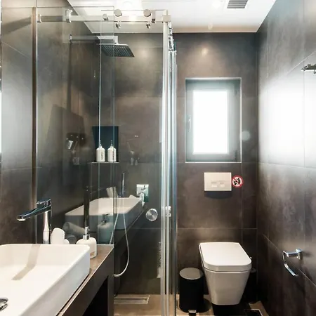 Ma Maison Penthouse: Acropolis Views & Metro Convenience Apartment