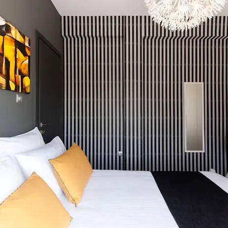 Ma Maison Penthouse: Acropolis Views & Metro Convenience Apartment