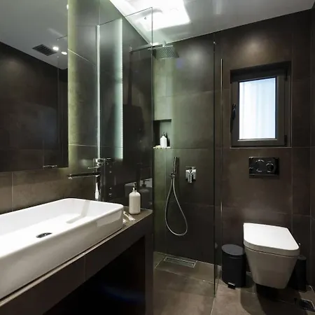 Ma Maison Penthouse: Acropolis Views & Metro Convenience *
