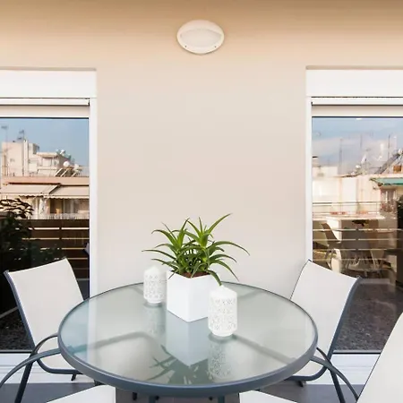Ma Maison Penthouse: Acropolis Views & Metro Convenience * Athens