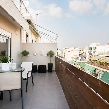 Ma Maison Penthouse: Acropolis Views & Metro Convenience Apartment