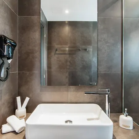 Ma Maison Penthouse: Acropolis Views & Metro Convenience Apartment