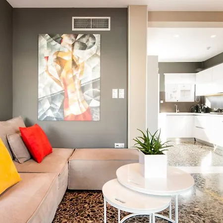 Ma Maison Penthouse: Acropolis Views & Metro Convenience * Athens