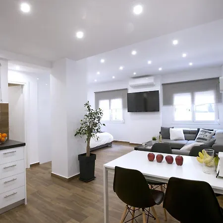 Apartment Koukaki, A Modern, Newly Refurbished Athens