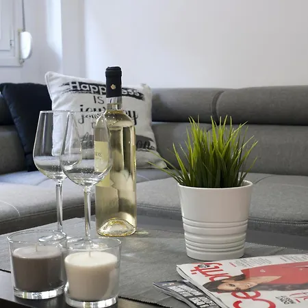 Koukaki, A Modern, Newly Refurbished Apartment