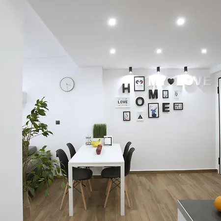 Koukaki, A Modern, Newly Refurbished Apartment