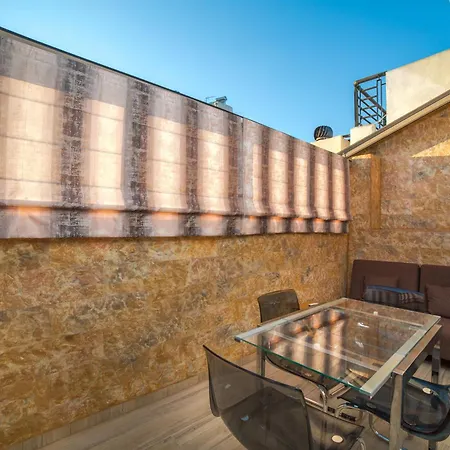 Cosy With Terrace Near Metro Station *