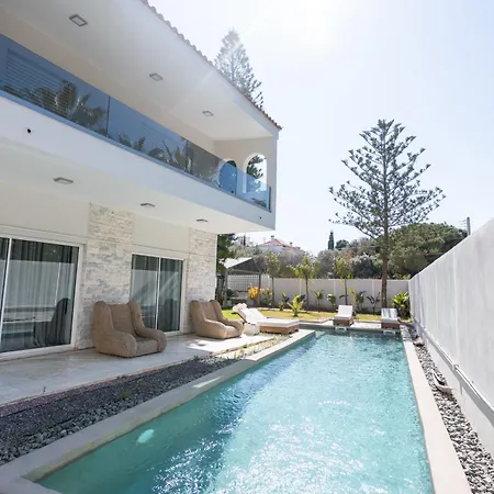 Luxury With Pool, Bbq & Garden In Vouliagmeni Villa Athens